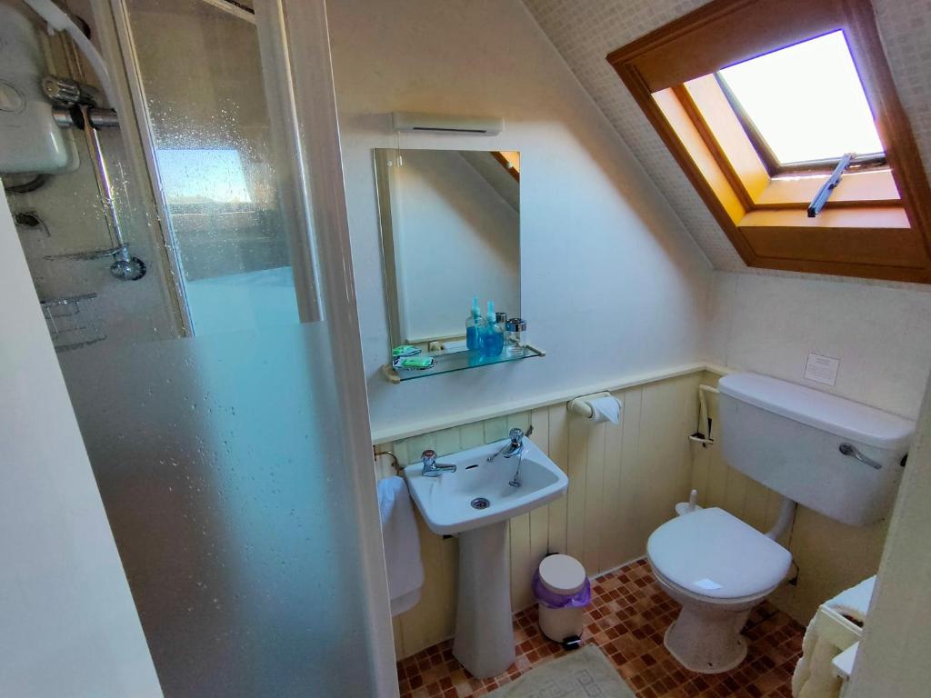 Bluestones room 1
