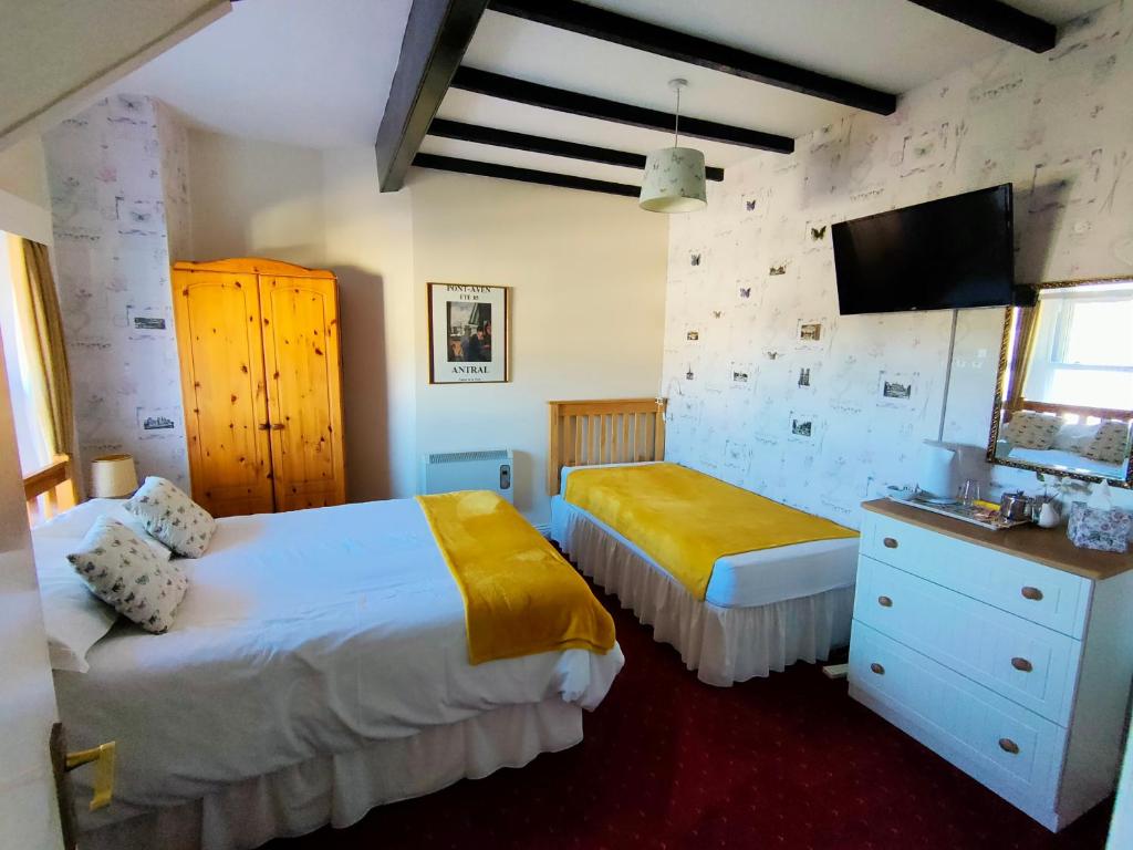Bluestones room 2